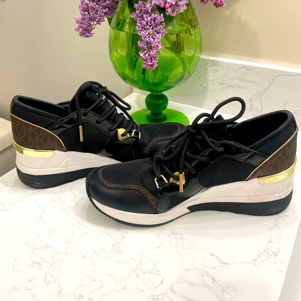 MICHAEL KORS platform sneaker.  Size 7